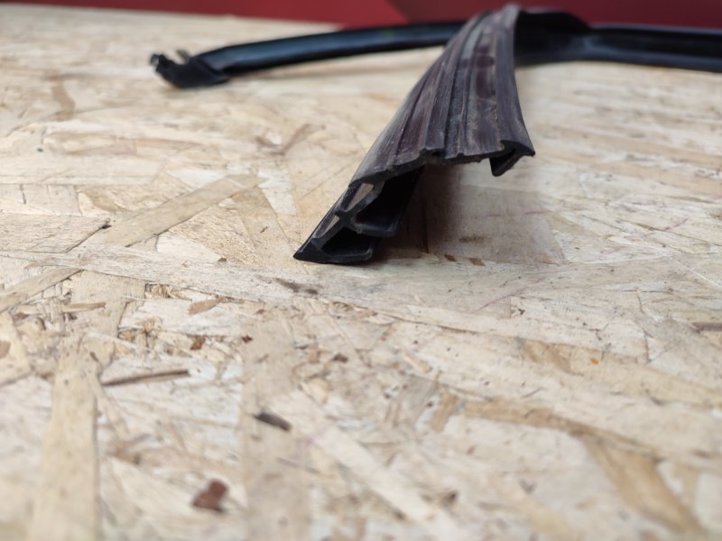 Уплотнитель рамки двери