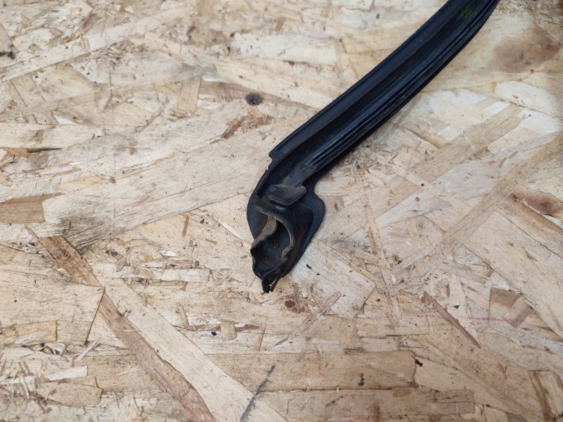 Уплотнитель рамки двери