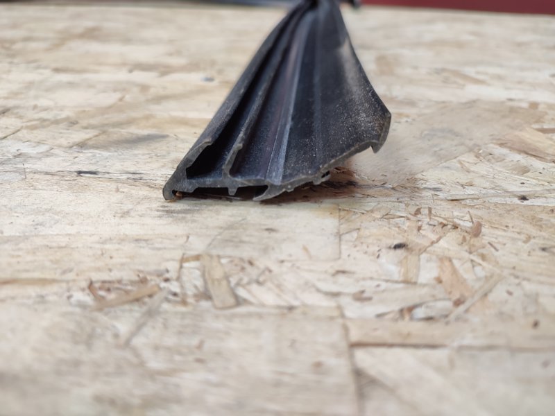 Уплотнитель рамки двери