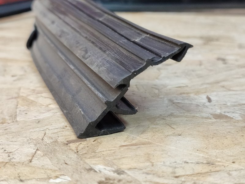 Уплотнитель рамки двери