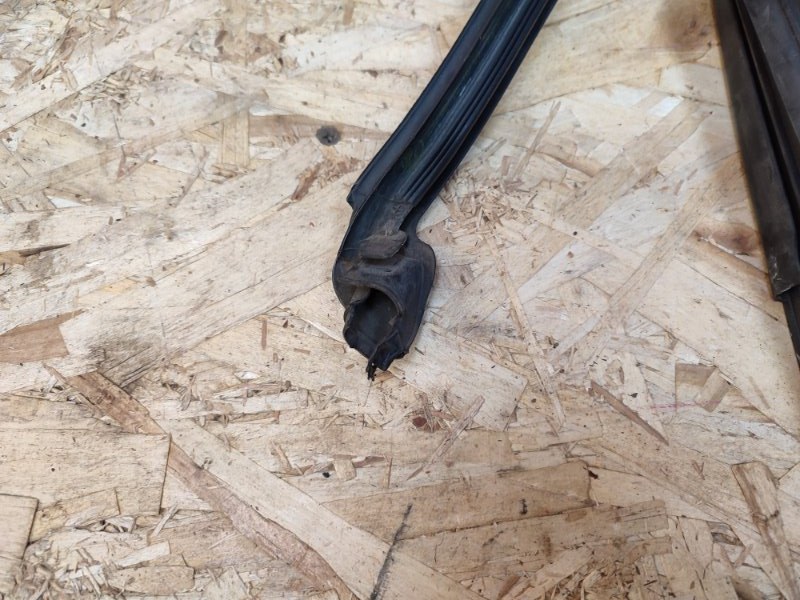 Уплотнитель рамки двери