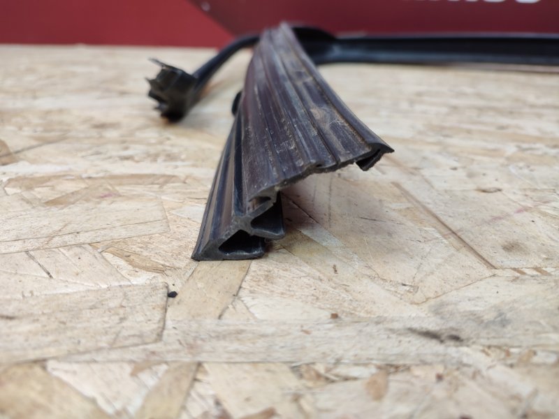 Уплотнитель рамки двери