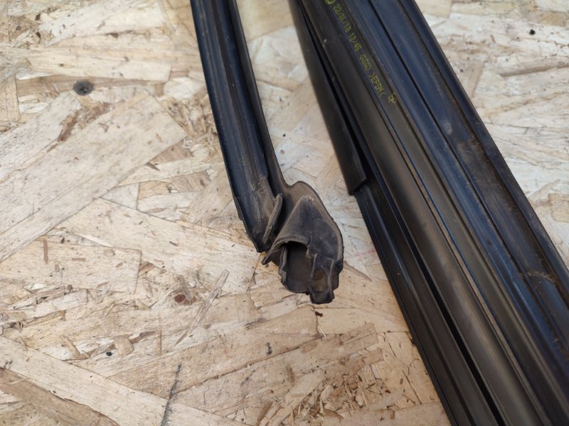 Уплотнитель рамки двери