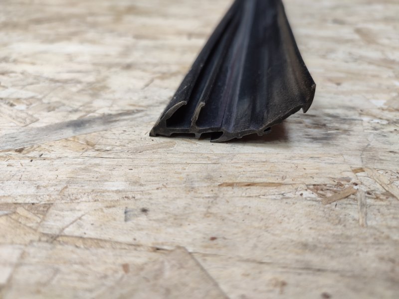 Уплотнитель рамки двери