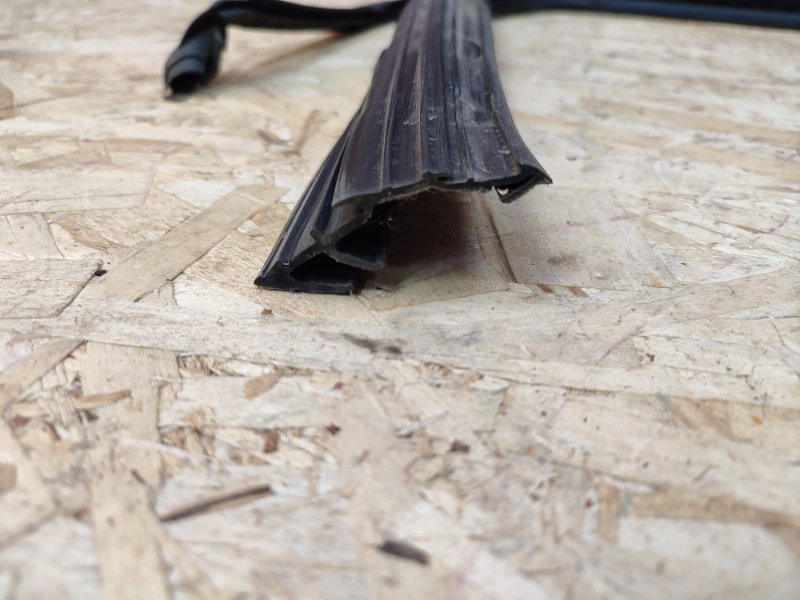 Уплотнитель рамки двери