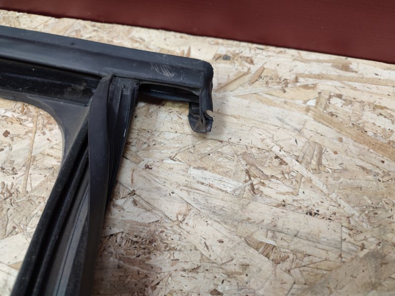 Уплотнитель рамки двери