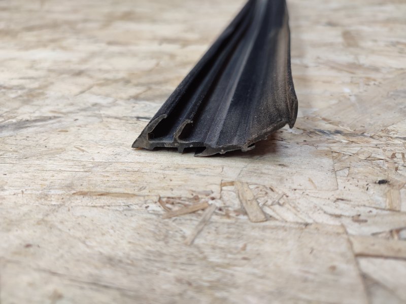 Уплотнитель рамки двери