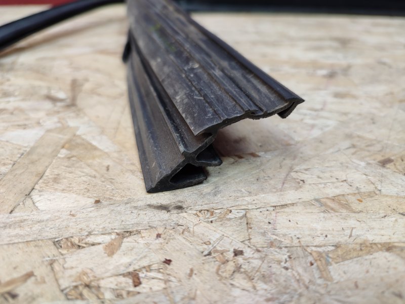 Уплотнитель рамки двери