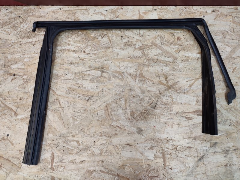 Уплотнитель рамки двери