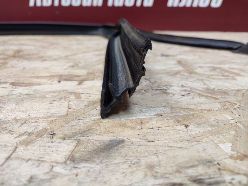 Уплотнитель рамки двери