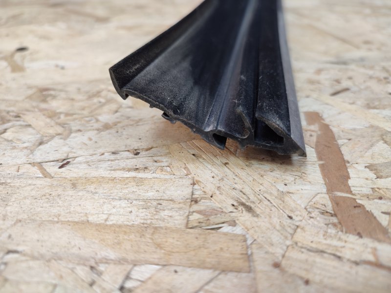 Уплотнитель рамки двери