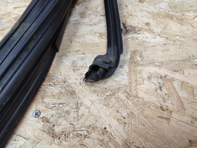 Уплотнитель рамки двери