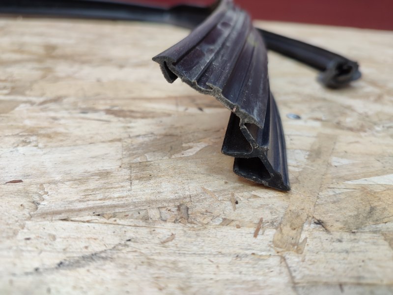 Уплотнитель рамки двери