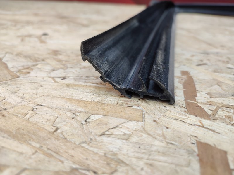 Уплотнитель рамки двери