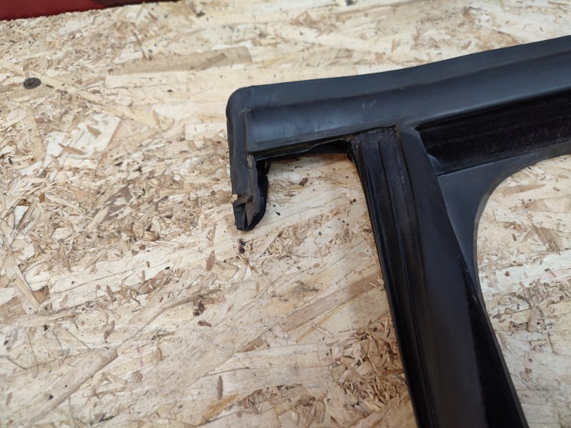 Уплотнитель рамки двери