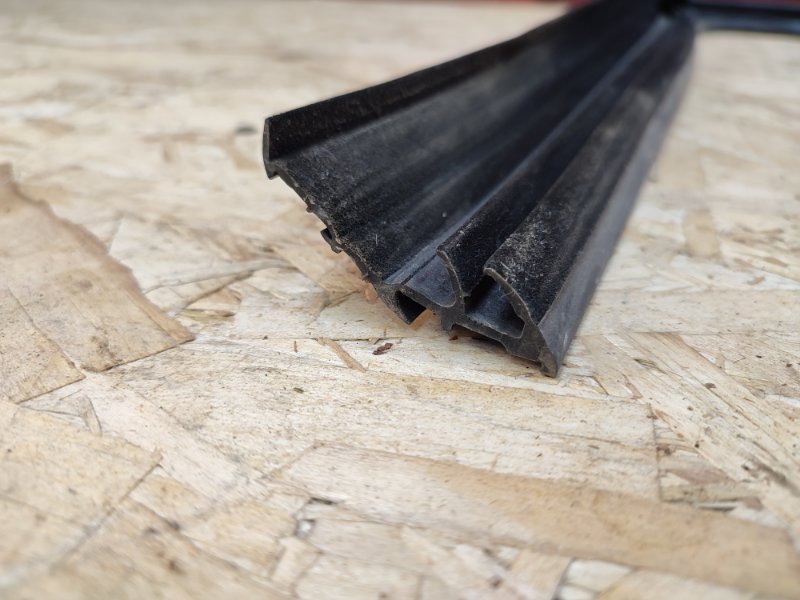 Уплотнитель рамки двери