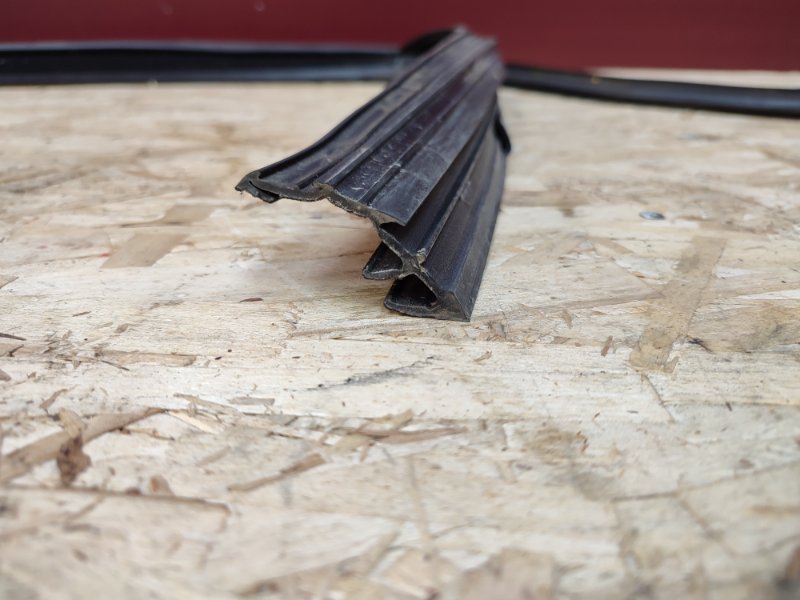 Уплотнитель рамки двери