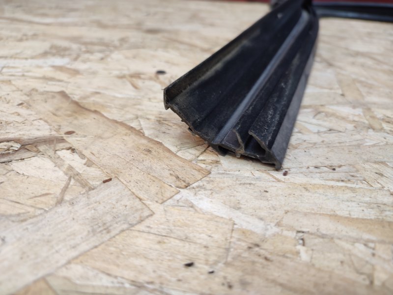 Уплотнитель рамки двери