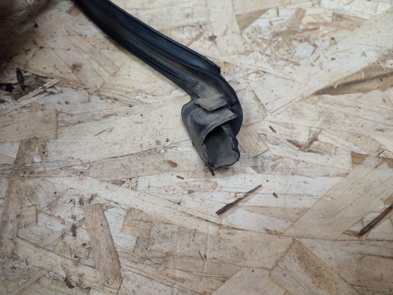 Уплотнитель рамки двери