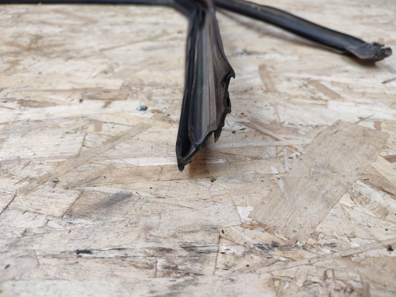 Уплотнитель рамки двери