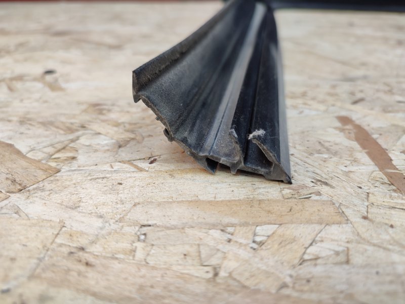 Уплотнитель рамки двери