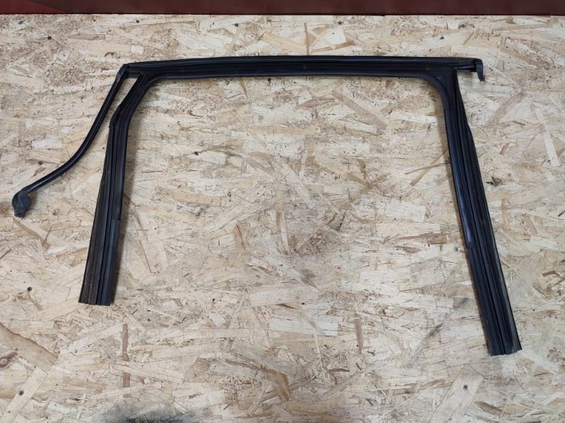 Уплотнитель рамки двери