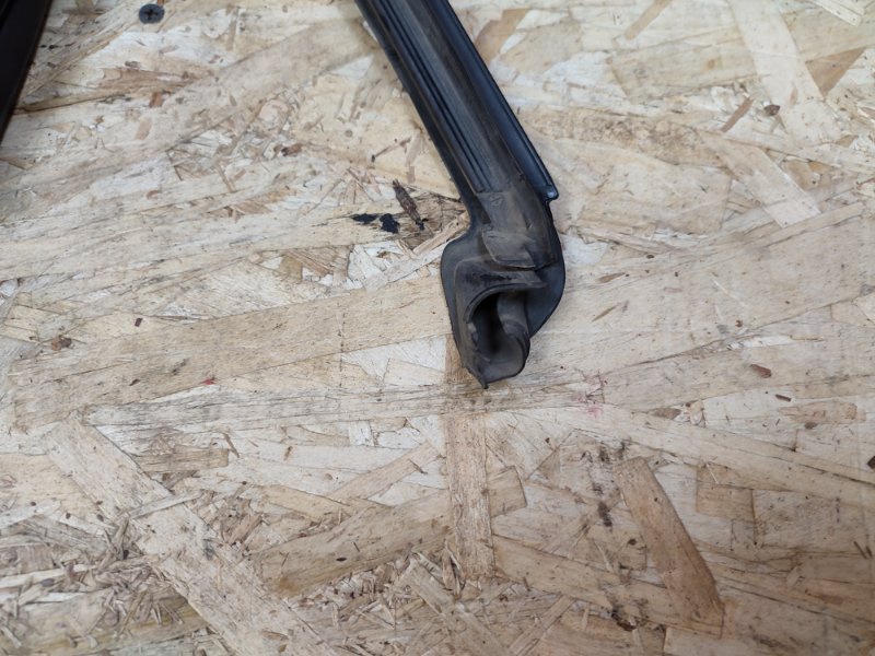 Уплотнитель рамки двери