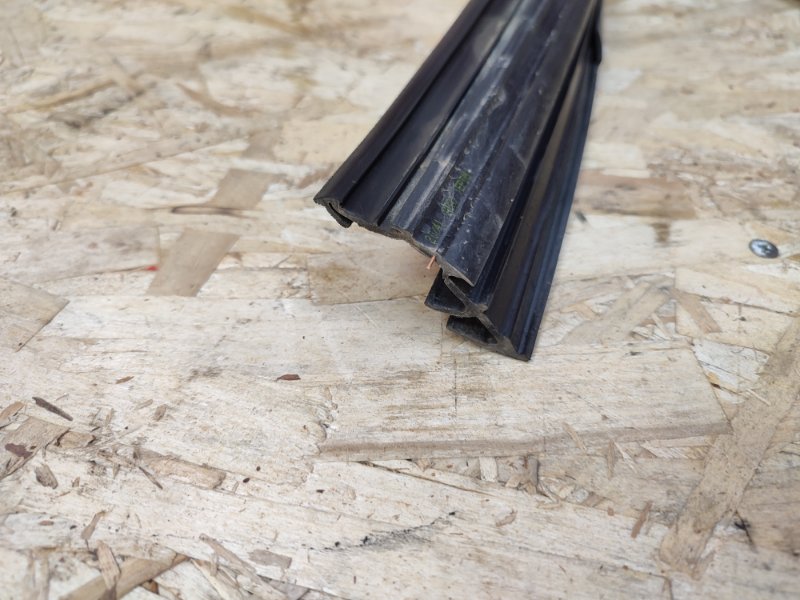 Уплотнитель рамки двери