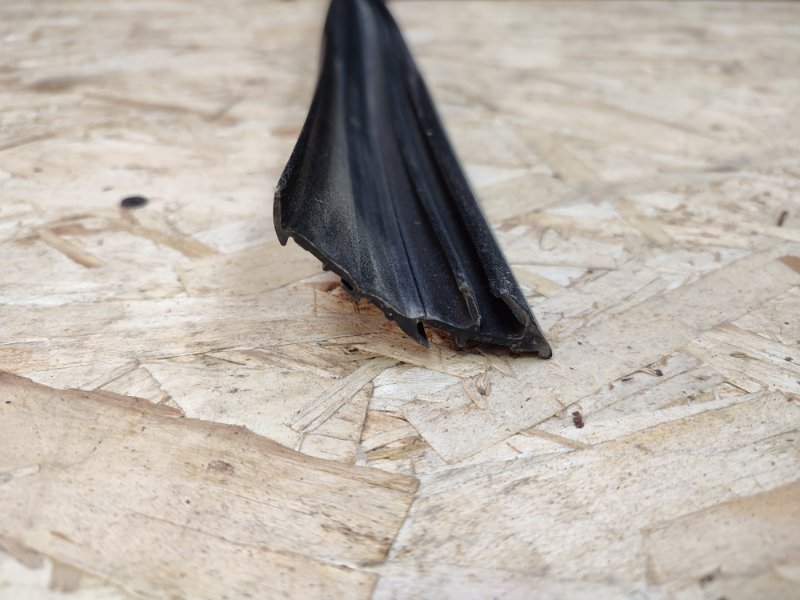 Уплотнитель рамки двери