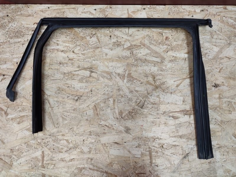 Уплотнитель рамки двери