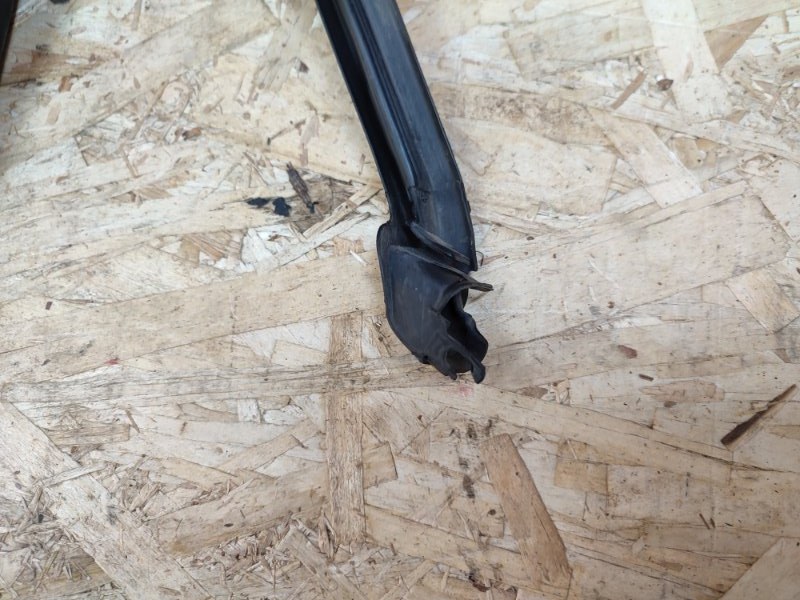 Уплотнитель рамки двери