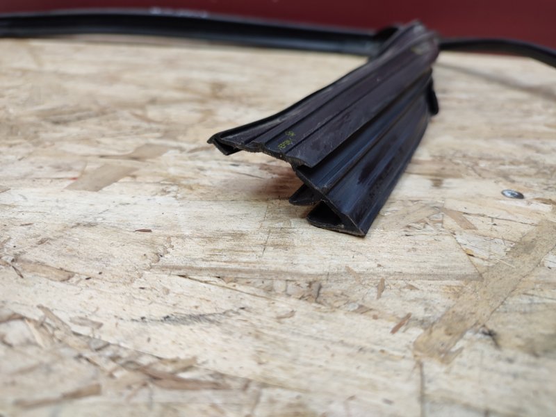 Уплотнитель рамки двери