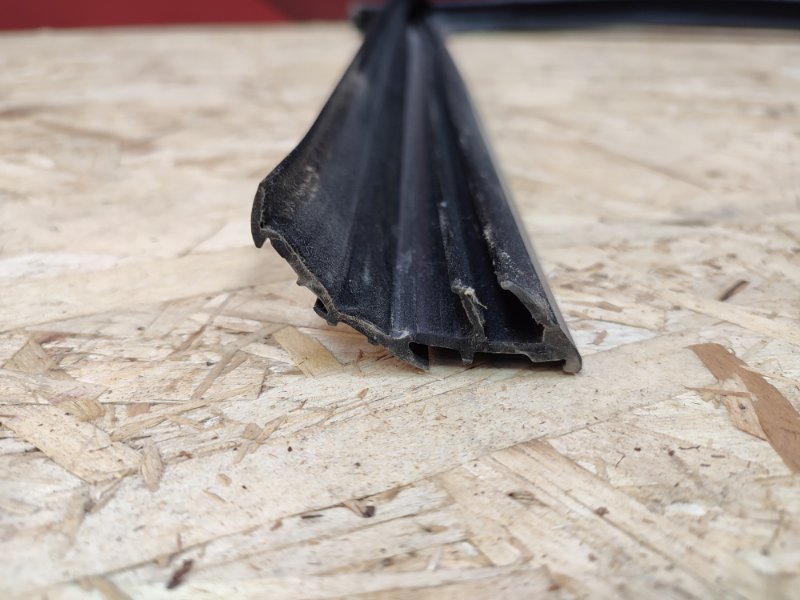 Уплотнитель рамки двери