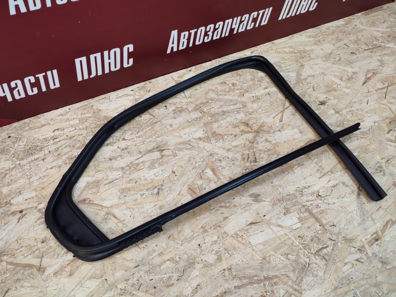 Уплотнитель стекла двери