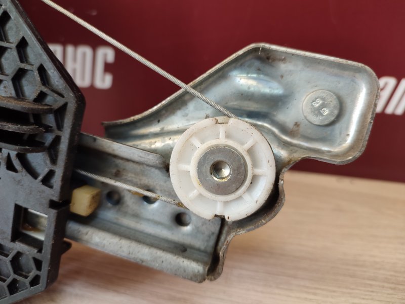 Стеклоподъемник    двери