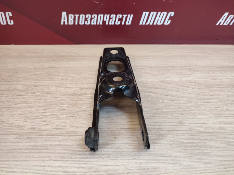 Кронштейн опоры двигателя