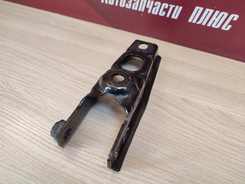 Кронштейн опоры двигателя