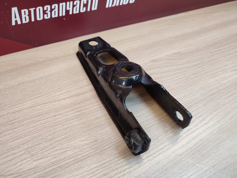 Кронштейн опоры двигателя