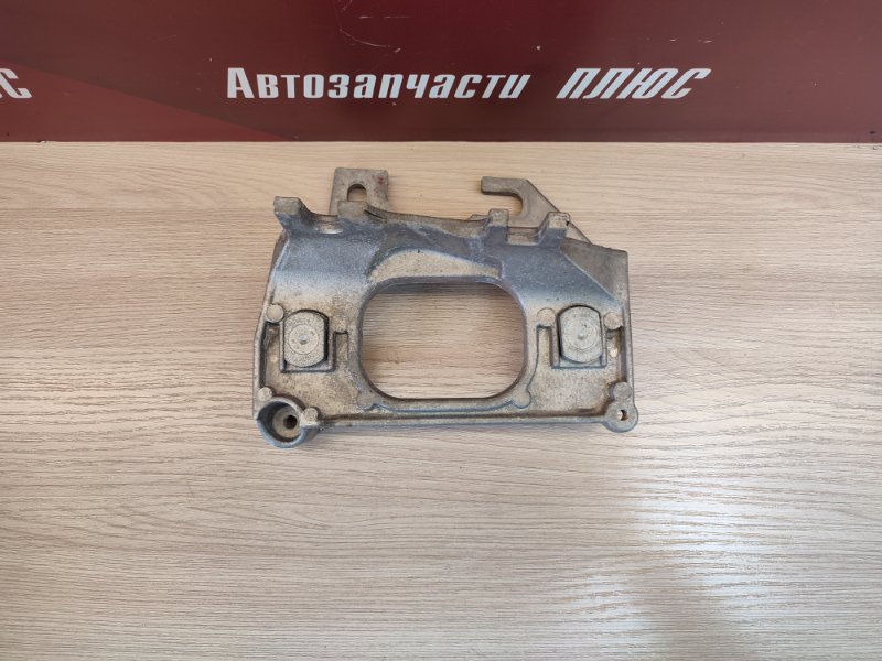 Кронштейн опоры двигателя