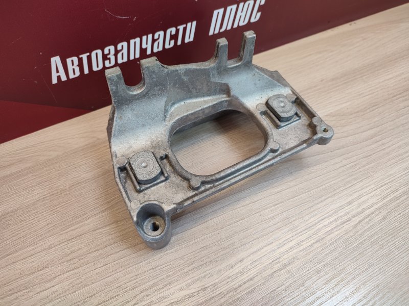 Кронштейн опоры двигателя