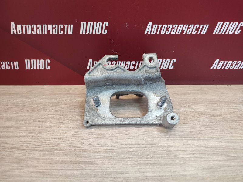 Кронштейн опоры двигателя