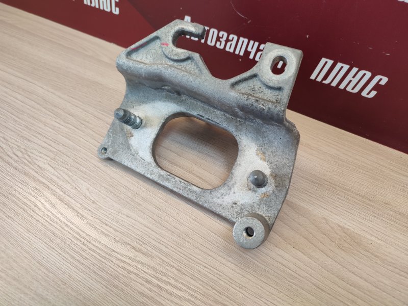 Кронштейн опоры двигателя