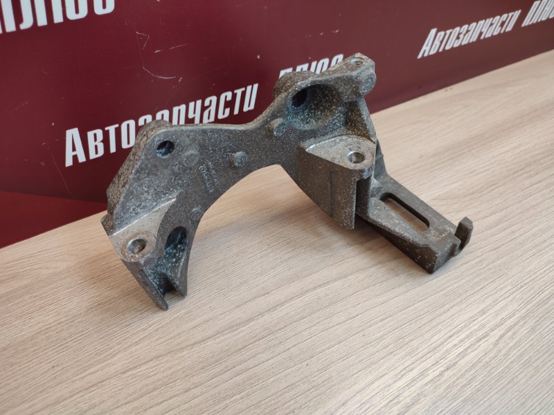 Кронштейн генератора