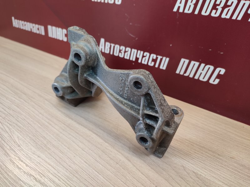 Кронштейн генератора