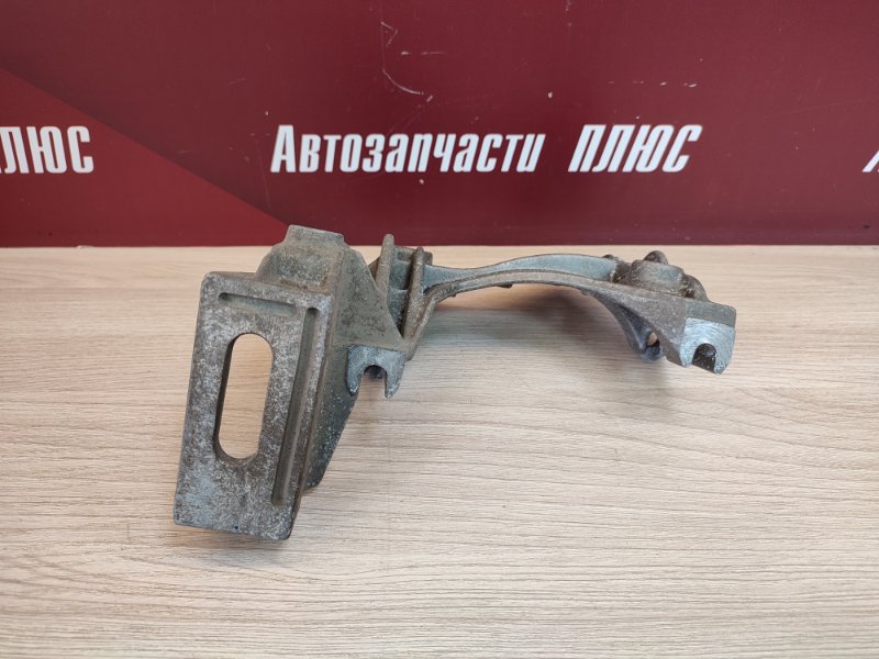 Кронштейн генератора