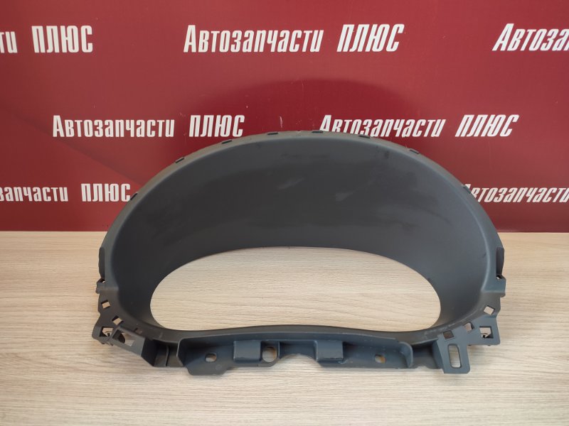 Козырек щитка приборов