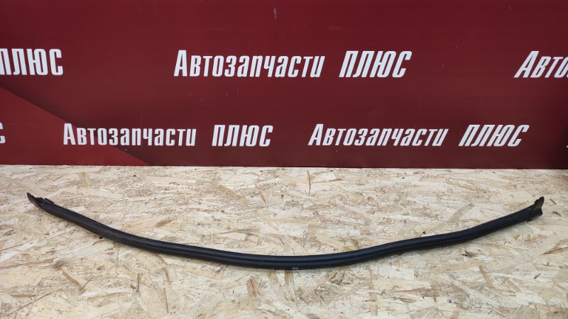 Уплотнительная резинка капота