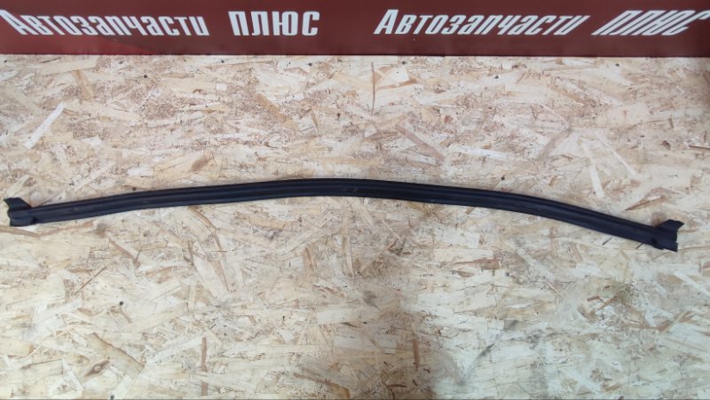 Уплотнительная резинка капота