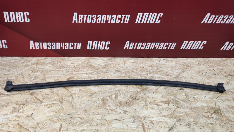Уплотнительная резинка капота