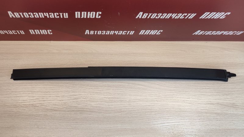 Направляющая стекла двери